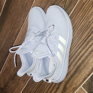 Adidas size 7 womens tennis shoes